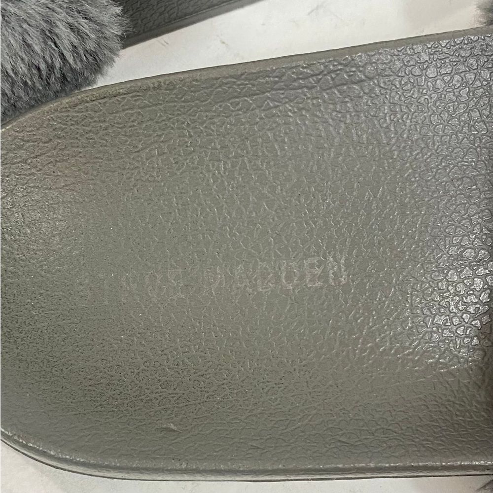Steve Madden Softey Grey Faux Fur Slides - Picture 6 of 7